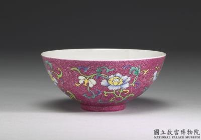 图片[2]-Tea bowl in yang-ts’ai enamels with incised red ground pattern of flower brocade 1741 (Ch’ien-lung reign)-China Archive